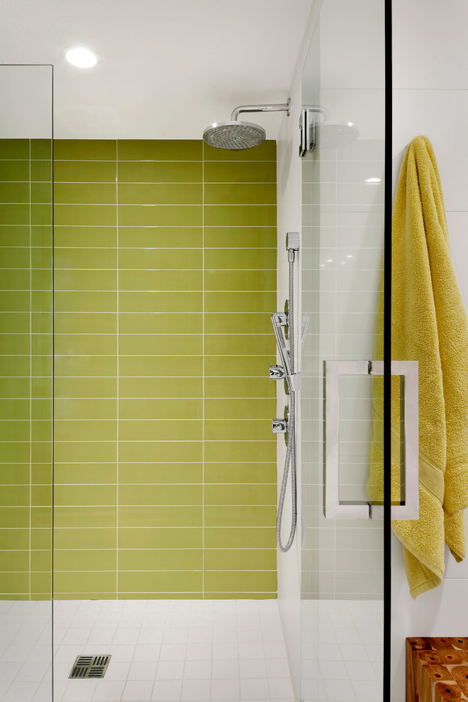 シアトルにあるミッドセンチュリースタイルのおしゃれな浴室の写真
