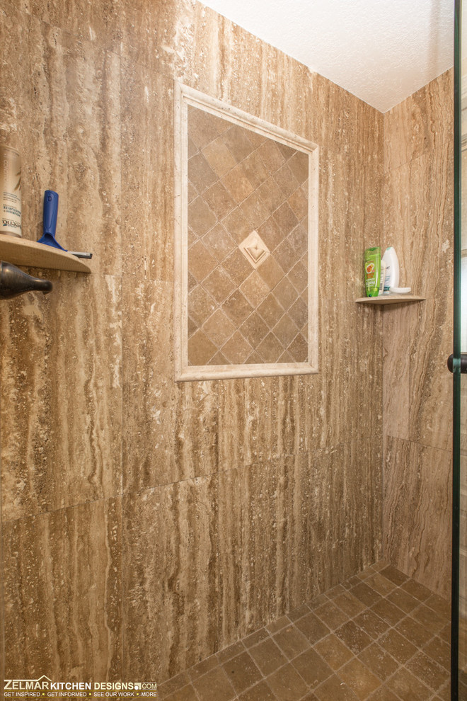 Inspiration för ett mellanstort vintage en-suite badrum, med ett undermonterad handfat, luckor med upphöjd panel, bruna skåp, granitbänkskiva, en öppen dusch, beige kakel, stenkakel, beige väggar och travertin golv