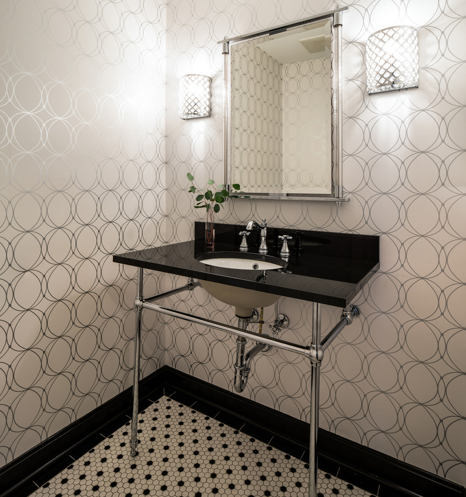 Inspiration för ett litet vintage badrum med dusch, med ett konsol handfat, granitbänkskiva, en toalettstol med separat cisternkåpa, flerfärgad kakel, keramikplattor, vita väggar, mosaikgolv och flerfärgat golv