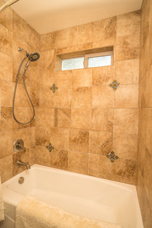 75 photos et idées déco de salles de bain sud-ouest américain avec un  combiné douche/baignoire - Février 2024 | Houzz FR