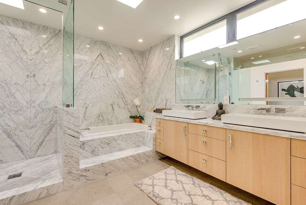 Inspiration for a contemporary bathroom in Los Angeles with an open shower.