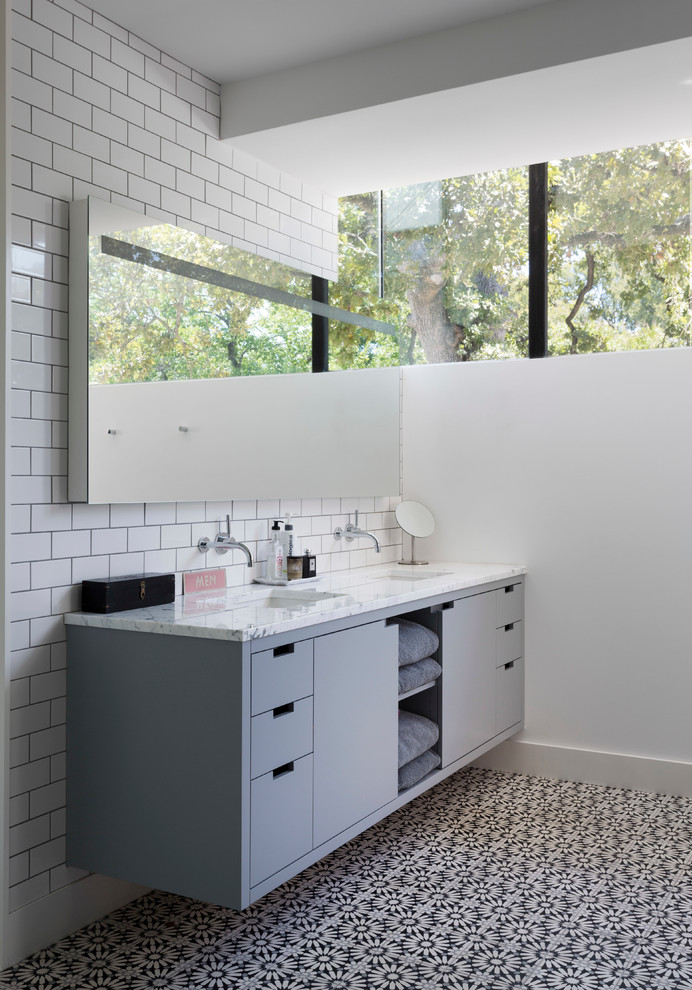 This is an example of a contemporary bathroom in Austin.