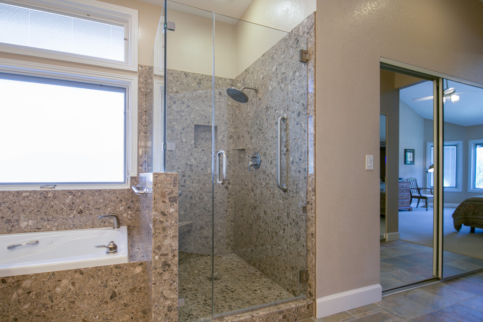 Идея дизайна: большая главная ванная комната в классическом стиле с фасадами с выступающей филенкой, темными деревянными фасадами, накладной ванной, душем в нише, коричневой плиткой, плиткой из листового камня, белыми стенами, полом из сланца, врезной раковиной, столешницей терраццо, разноцветным полом и душем с распашными дверями