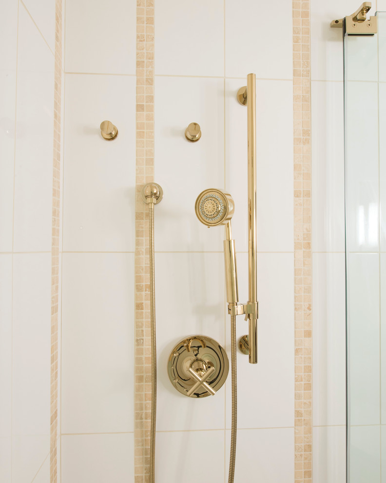 Ejemplo de cuarto de baño principal contemporáneo con lavabo bajoencimera y encimera de cuarzo compacto