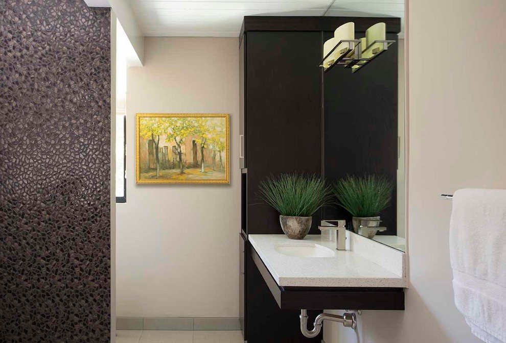 Пример оригинального дизайна: ванная комната среднего размера в стиле ретро