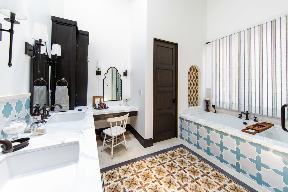 Стильный дизайн: главная ванная комната в средиземноморском стиле - последний тренд