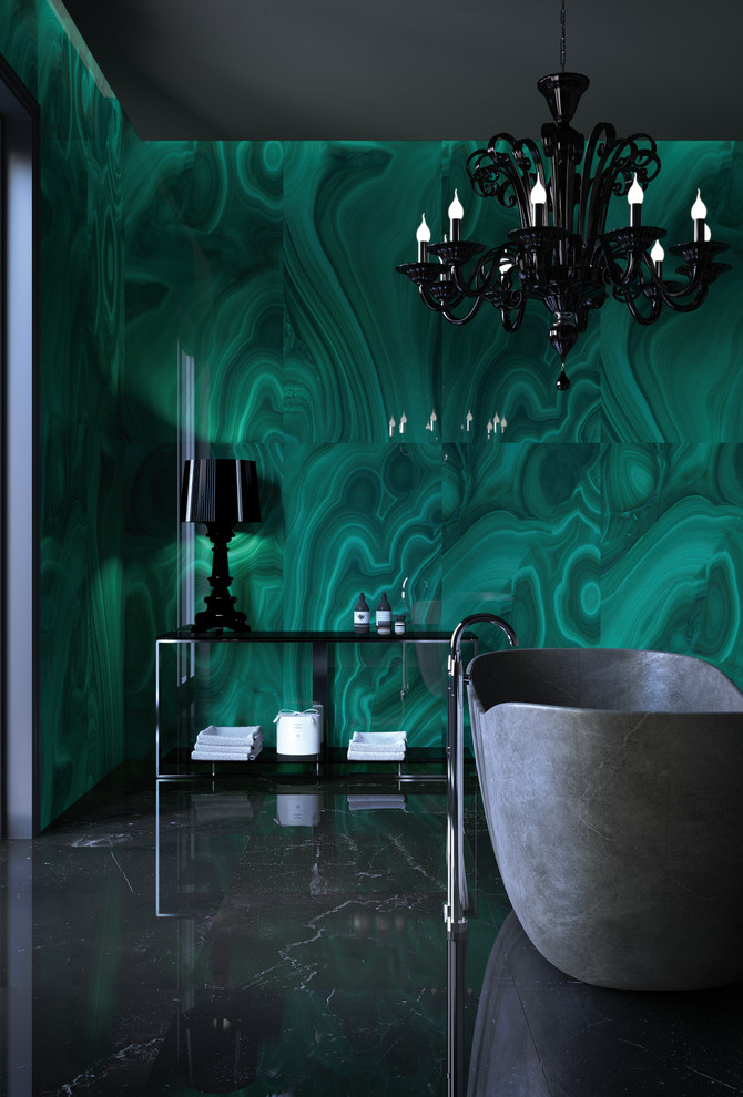 Mittelgroßes Modernes Badezimmer En Suite mit freistehender Badewanne, grüner Wandfarbe und Marmorboden in Nashville
