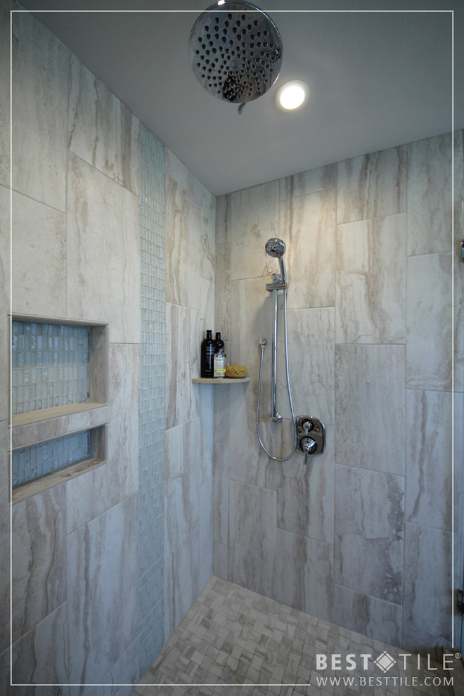 Foto di una grande stanza da bagno padronale tradizionale con piastrelle beige e piastrelle in pietra