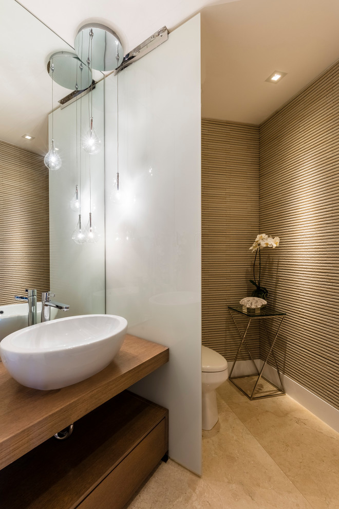 Idéer för ett mellanstort modernt badrum med dusch, med beige kakel, stenkakel, marmorgolv och träbänkskiva