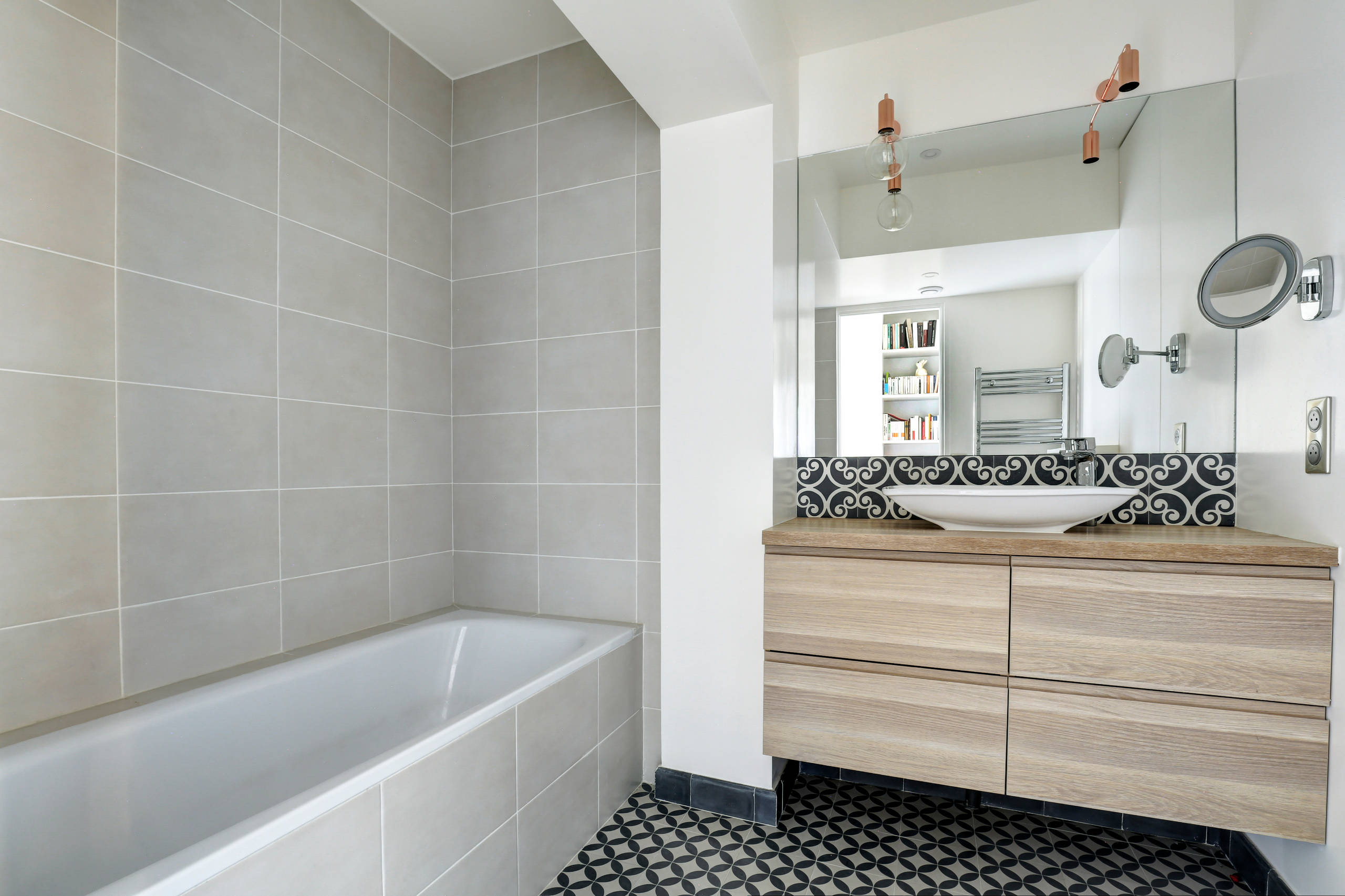 75 photos et idées déco de salles de bain avec une baignoire posée -  Janvier 2024 | Houzz FR