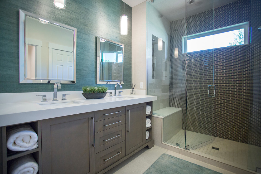 Свежая идея для дизайна: ванная комната в стиле неоклассика (современная классика) с фасадами в стиле шейкер, коричневыми фасадами, душем в нише, коричневой плиткой, плиткой мозаикой, синими стенами, врезной раковиной и душем с распашными дверями - отличное фото интерьера