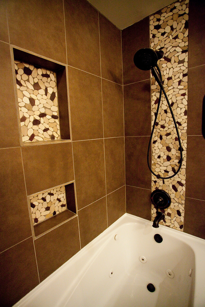 На фото: ванная комната среднего размера в стиле рустика с фасадами в стиле шейкер, оранжевыми фасадами, накладной ванной, душем над ванной, унитазом-моноблоком, коричневой плиткой, керамической плиткой, бежевыми стенами, полом из керамогранита, душевой кабиной, накладной раковиной и столешницей из гранита с