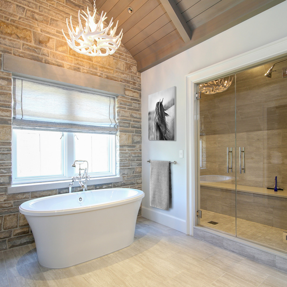 Esempio di una grande stanza da bagno padronale boho chic con pavimento con piastrelle in ceramica, pavimento beige e porta doccia a battente