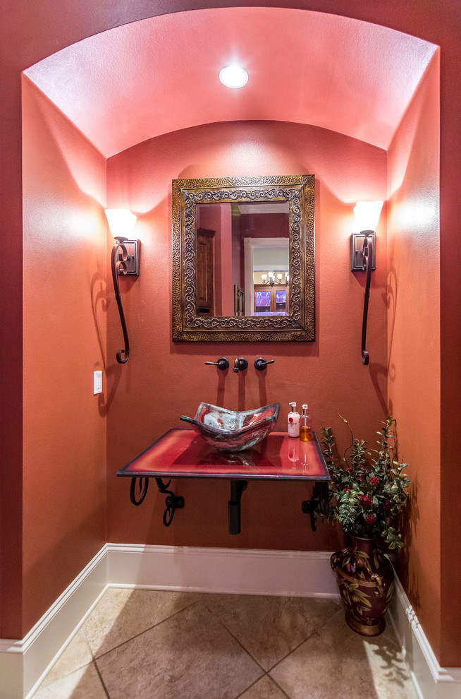 На фото: большая главная ванная комната в средиземноморском стиле с красными стенами, полом из керамической плитки, настольной раковиной и стеклянной столешницей