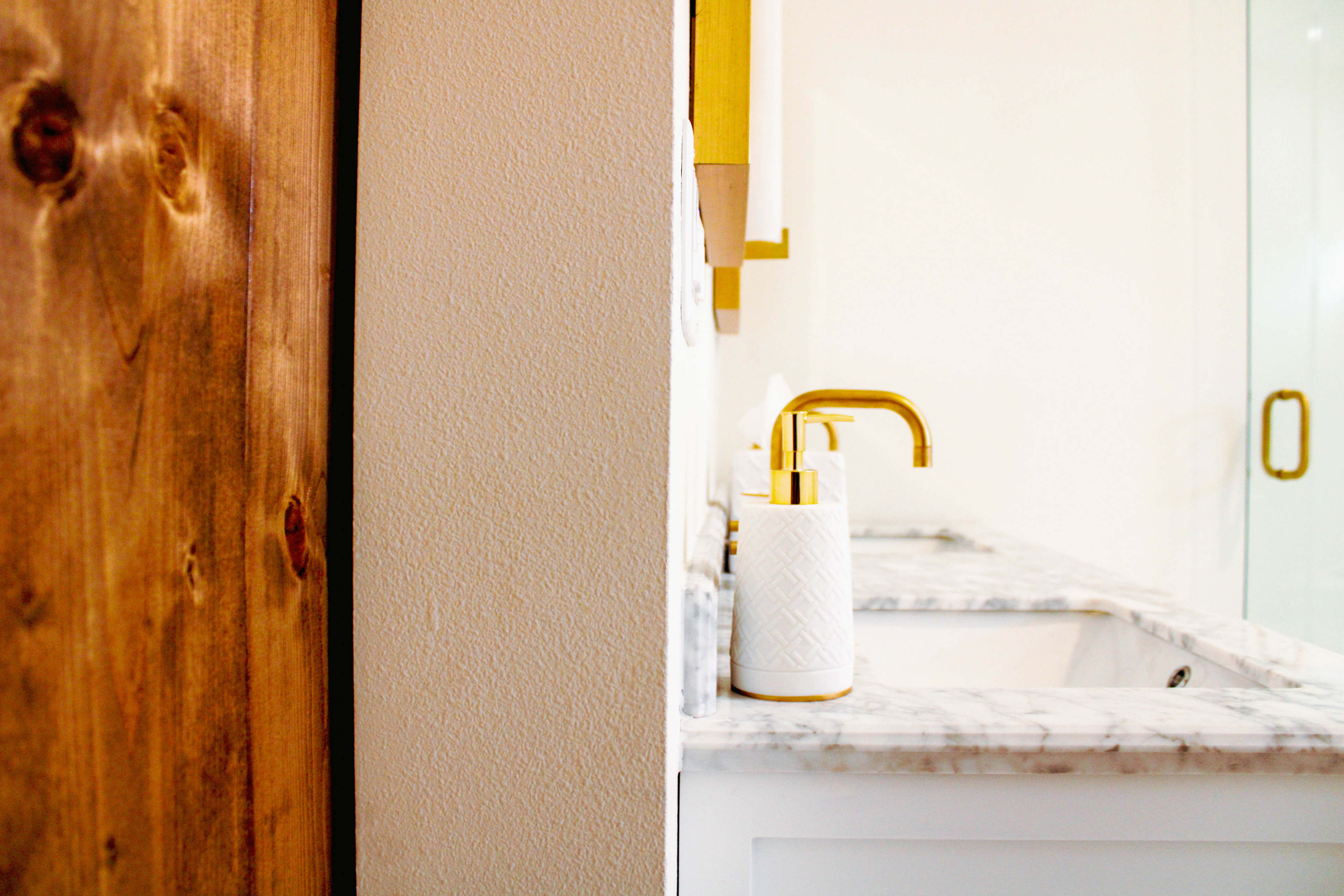 75 photos et idées déco de salles de bain de couleur bois avec une douche  d'angle - Octobre 2022 | Houzz FR