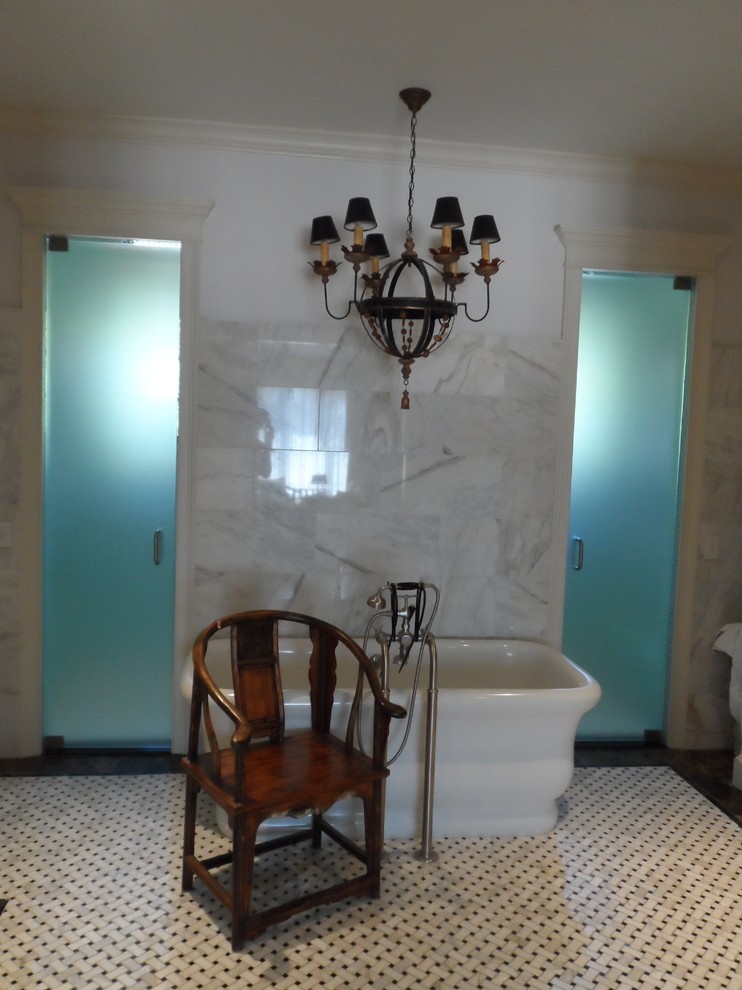 Mid-century modern bathroom photo in Orlando