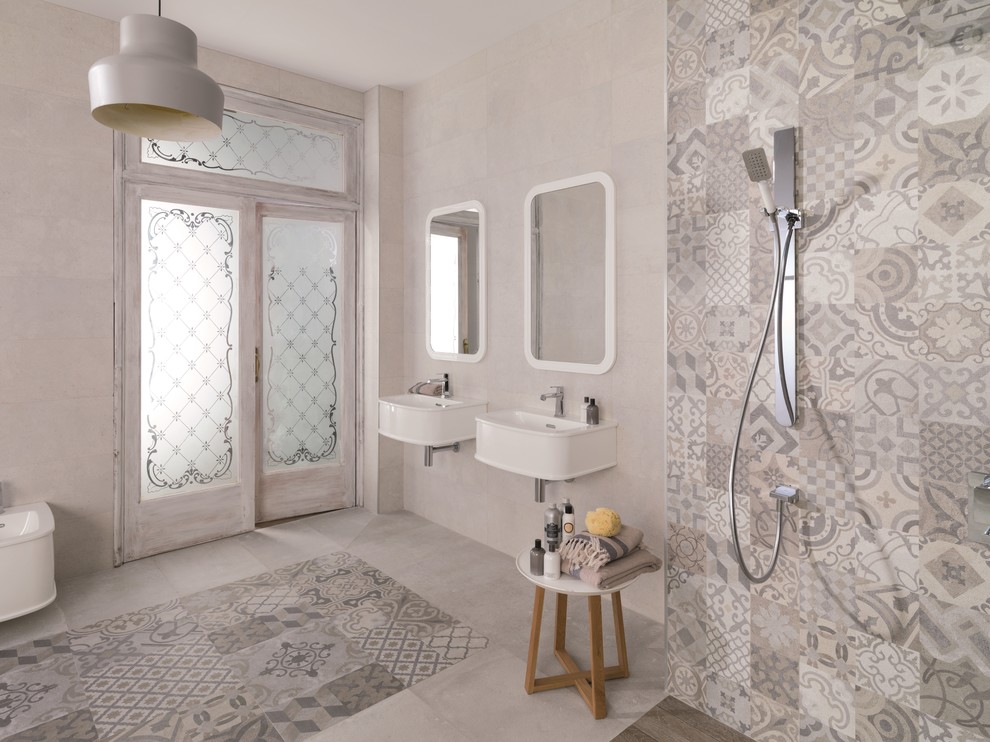 Cette photo montre une salle de bain tendance avec un lavabo suspendu, une douche ouverte, des carreaux de céramique, un sol en carrelage de porcelaine, un mur blanc et un carrelage gris.