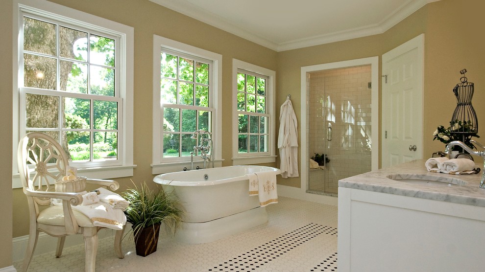 На фото: большая главная ванная комната в стиле кантри с отдельно стоящей ванной, душем в нише, коричневыми стенами, полом из мозаичной плитки, врезной раковиной, разноцветным полом и душем с распашными дверями с