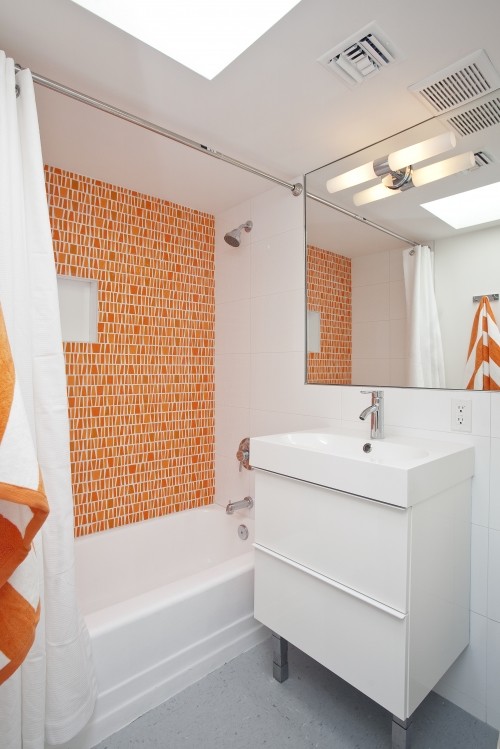 Exemple d'une salle de bain rétro.