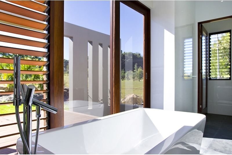Design ideas for a world-inspired bathroom in Brisbane.