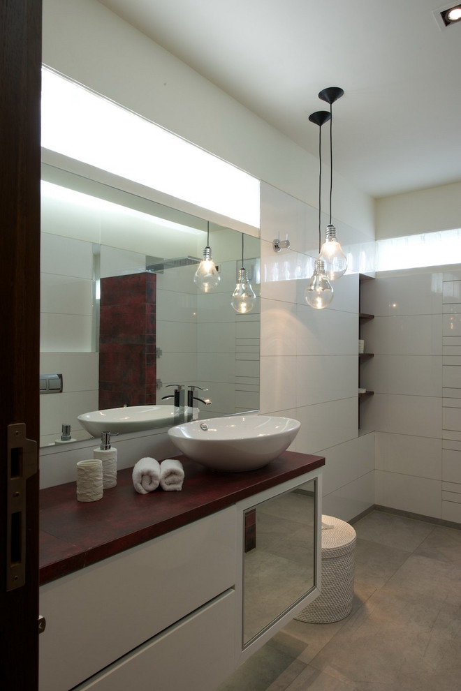 Inspiration for a contemporary bathroom in Ahmedabad.