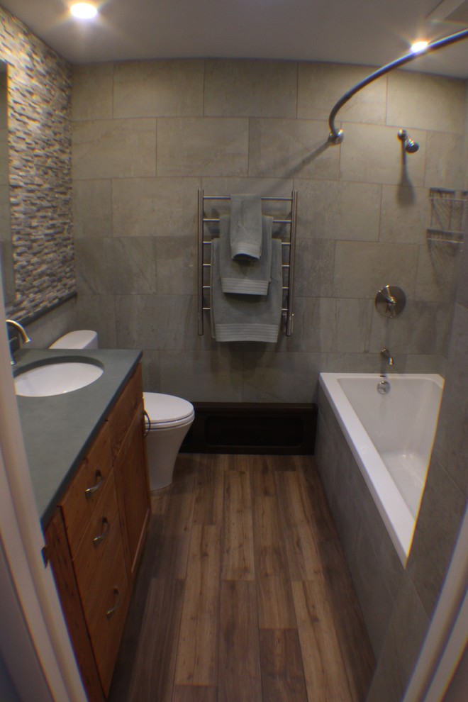 This is an example of a rustic bathroom in Burlington.