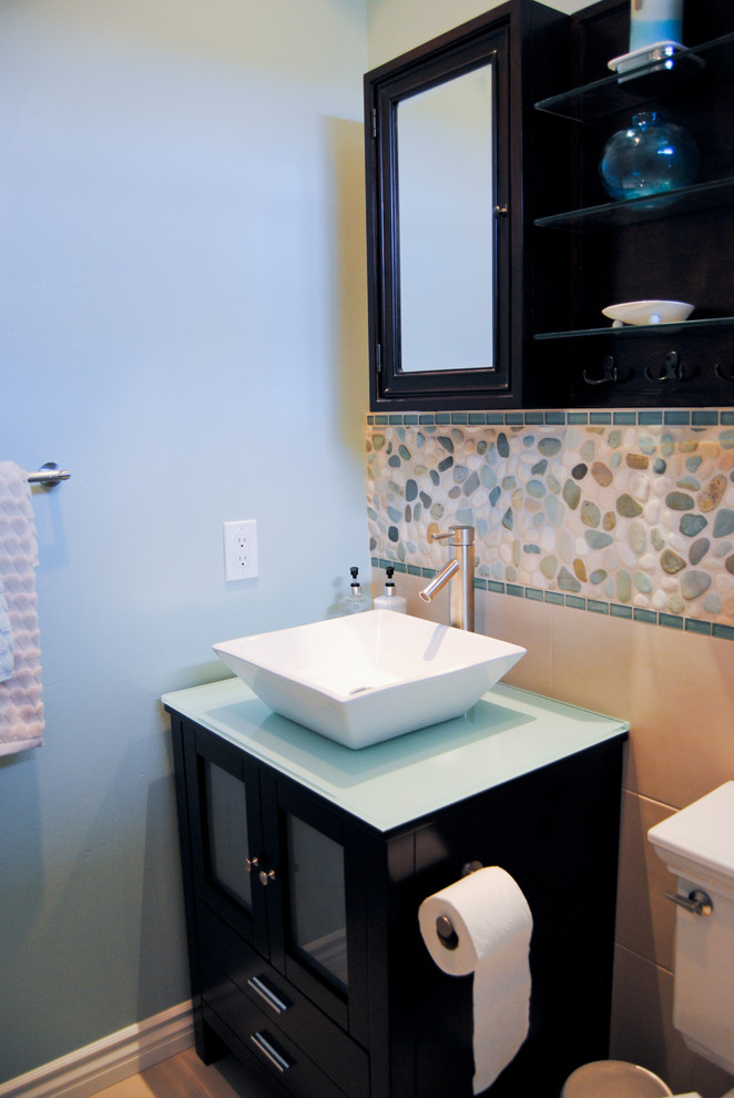 Example of a classic bathroom design in San Diego