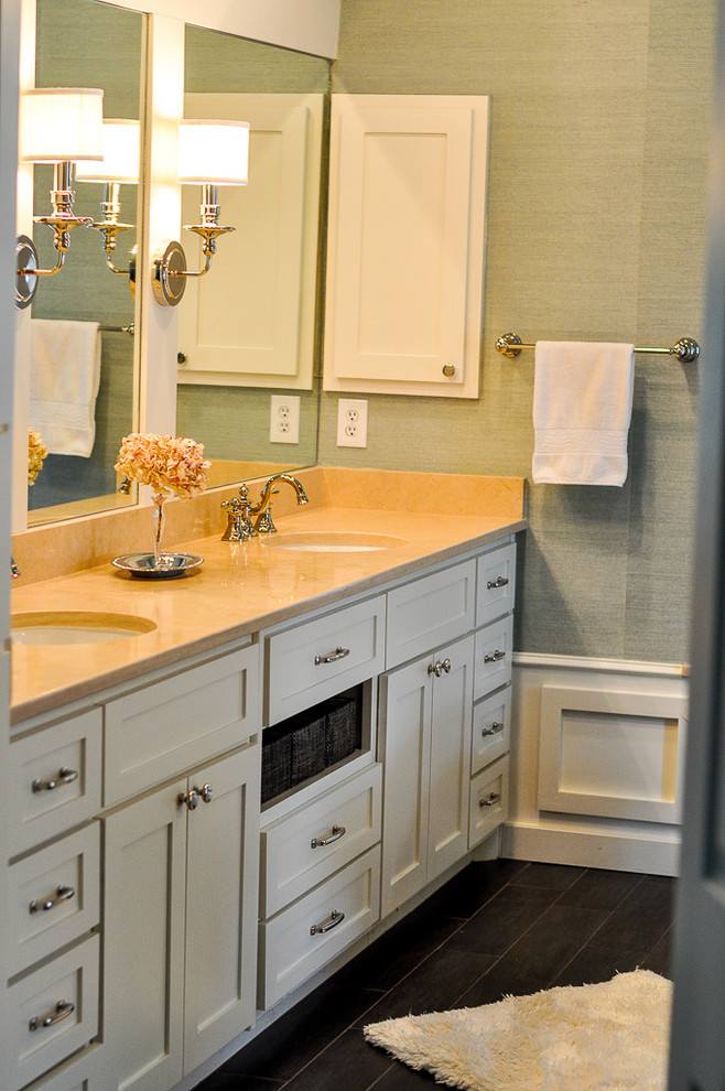 Example of a classic bathroom design in Dallas