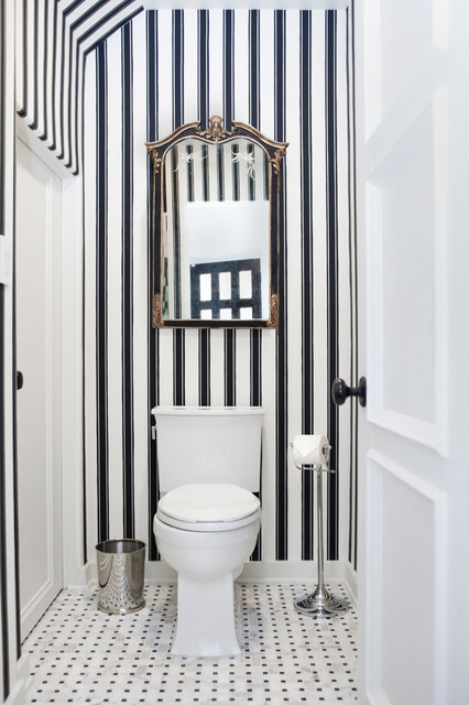 8 badeværelser: Pep rummet op med stribede tapeter