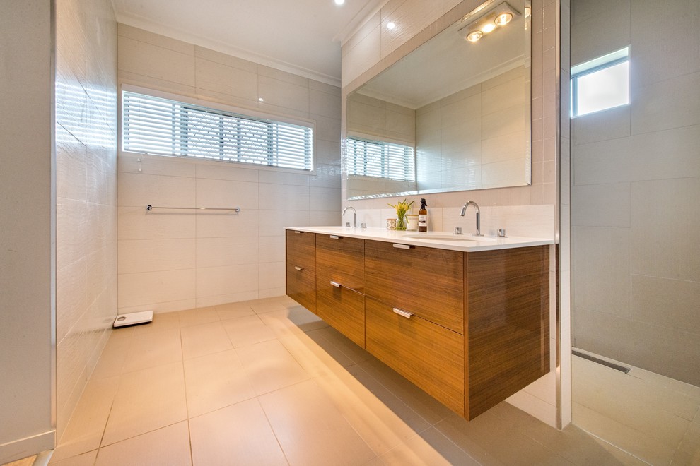 Inspiration for a modern bathroom remodel in Brisbane