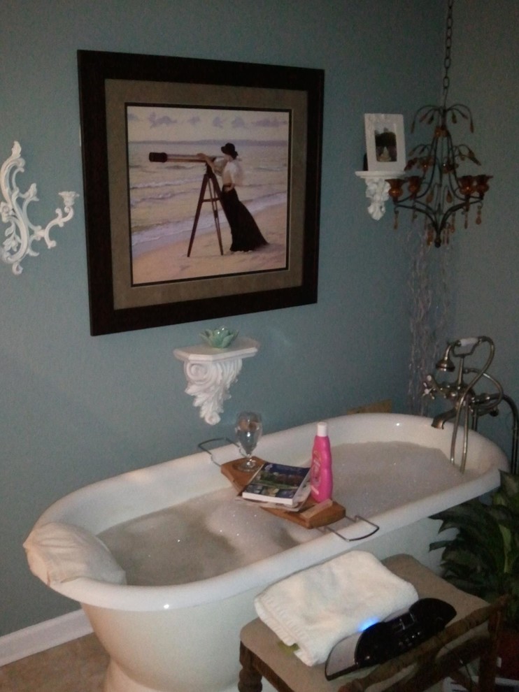 Foto di una stanza da bagno boho chic con vasca freestanding