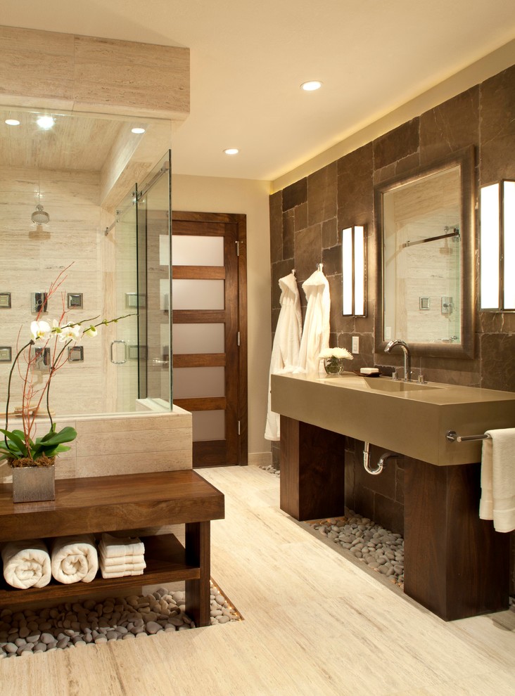 デンバーにあるコンテンポラリースタイルのおしゃれな浴室 (一体型シンク、コーナー設置型シャワー、茶色いタイル、トラバーチンタイル) の写真