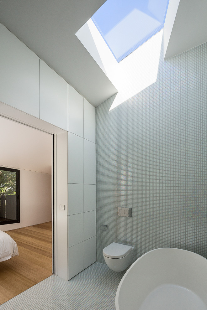Design ideas for a contemporary bathroom in Auckland.