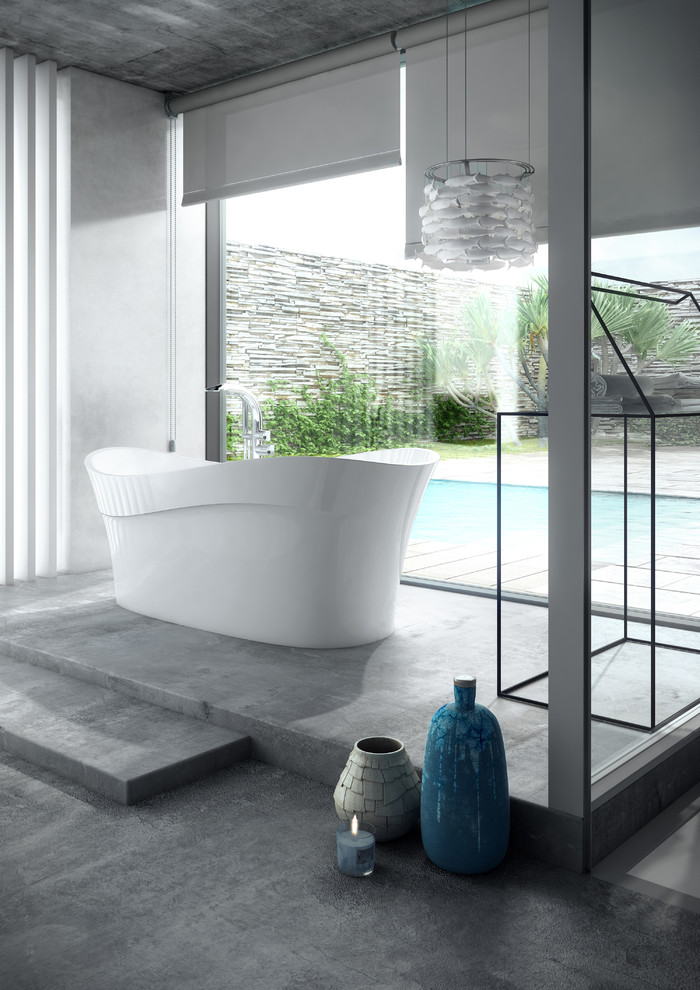 Esempio di una stanza da bagno contemporanea di medie dimensioni con vasca freestanding, pavimento in marmo e pareti grigie