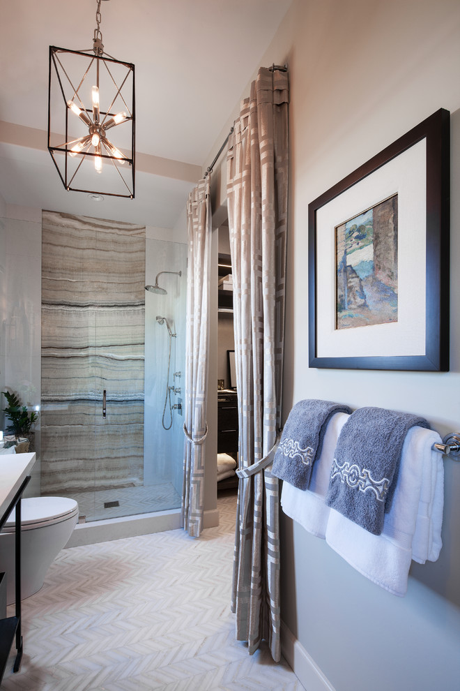 Exemple d'une salle de bain chic avec un carrelage blanc, un mur blanc, un sol en carrelage de terre cuite, un lavabo encastré et un plan de toilette en quartz modifié.