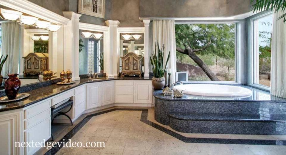 Design ideas for a traditional bathroom in Phoenix.