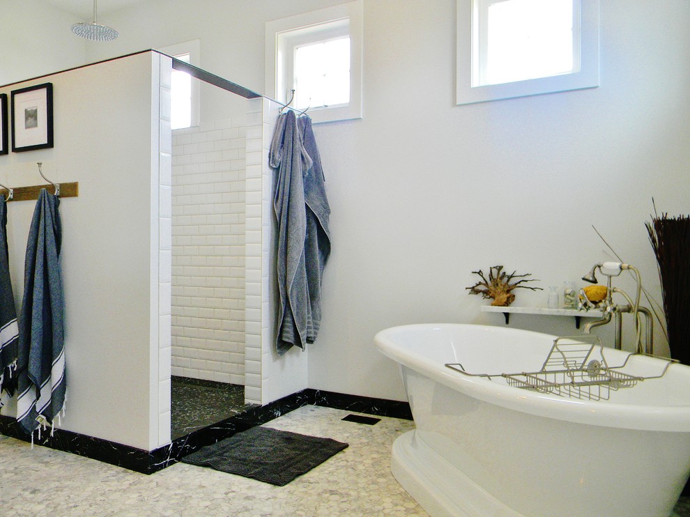 Example of a farmhouse bathroom design in Seattle