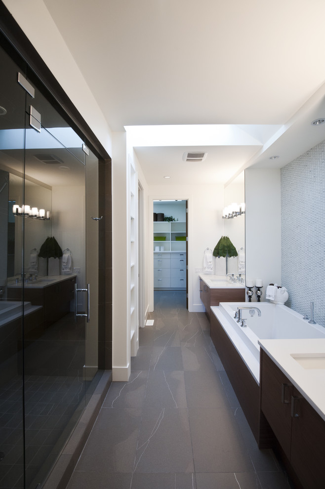 На фото: ванная комната в современном стиле с накладной ванной, душем в нише и синей плиткой