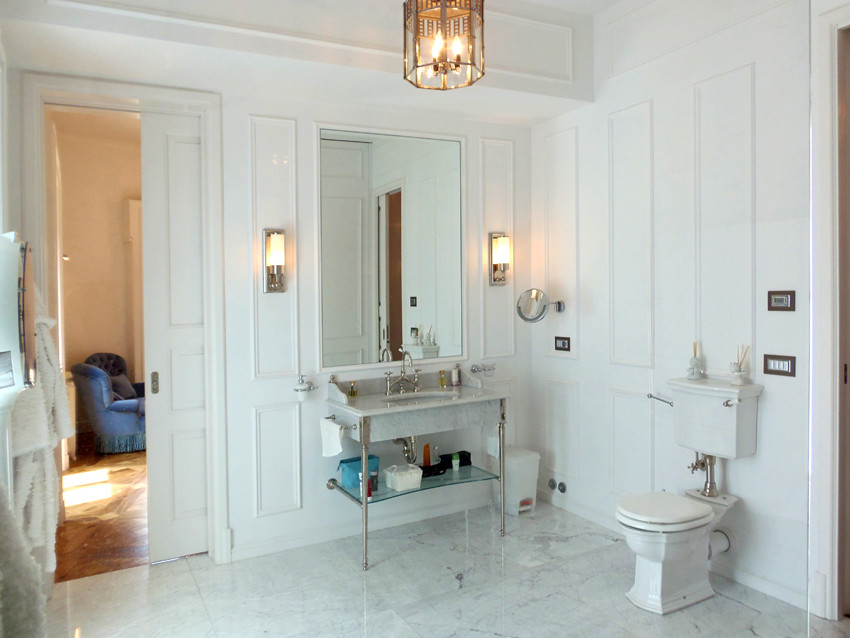 Bathroom - traditional bathroom idea in Milan