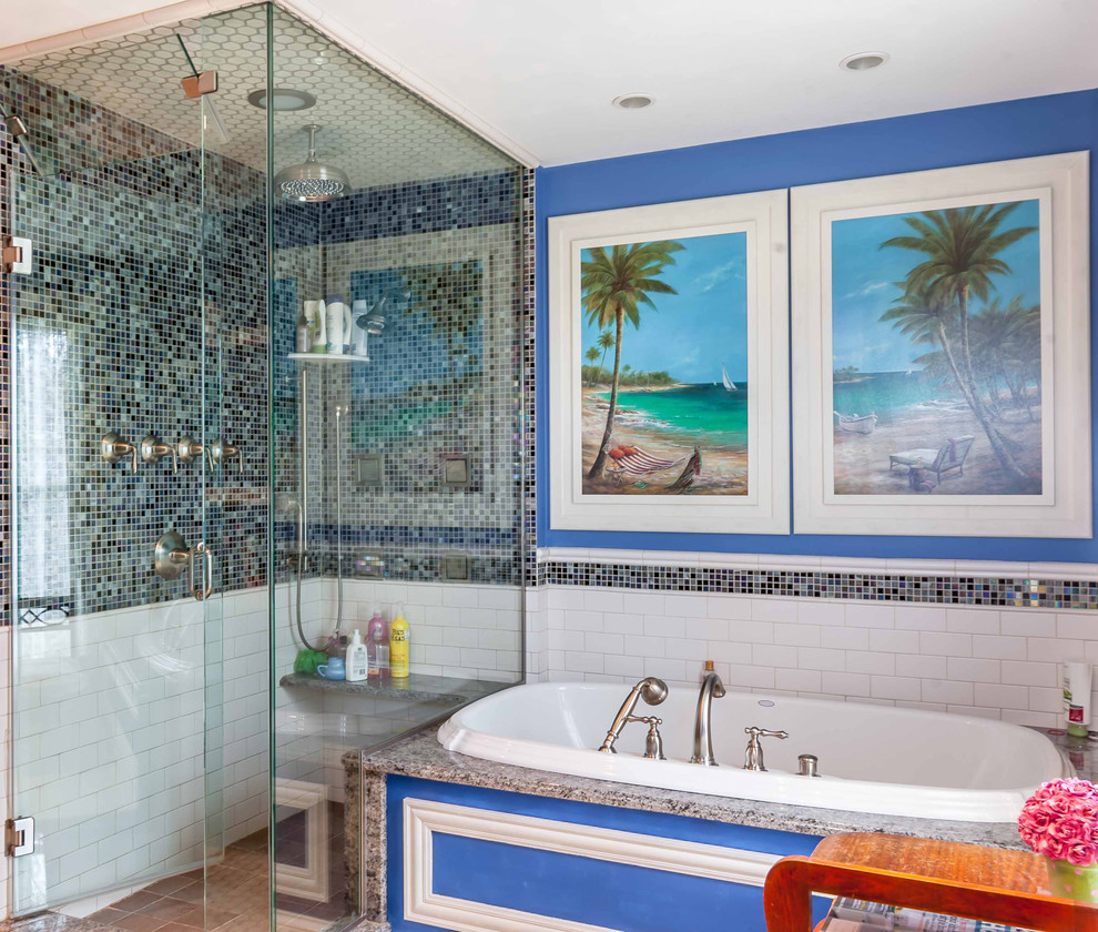 Идея дизайна: большая главная ванная комната в белых тонах с отделкой деревом в викторианском стиле с фасадами с выступающей филенкой, темными деревянными фасадами, раздельным унитазом, белой плиткой, синими стенами, накладной раковиной, мраморной столешницей, угловым душем, полом из мозаичной плитки, белым полом, гидромассажной ванной, плиткой мозаикой, душем с распашными дверями, коричневой столешницей, тумбой под две раковины, подвесной тумбой, балками на потолке, обоями на стенах и зеркалом с подсветкой