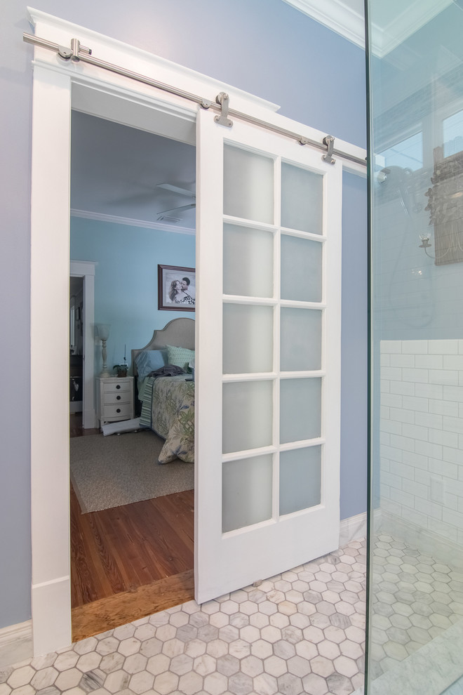 Photo of a small nautical bathroom in Jacksonville with shaker cabinets, white cabinets, a walk-in shower, a one-piece toilet, grey tiles, blue walls, mosaic tile flooring, a submerged sink and granite worktops.