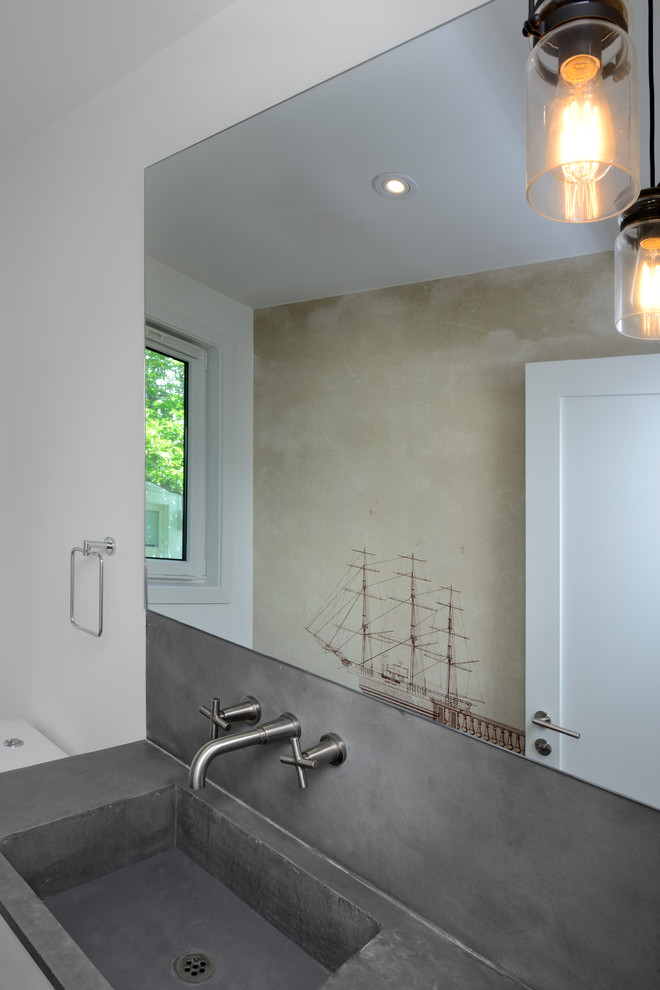 Idee per una stanza da bagno minimal con pareti bianche, lavabo rettangolare e top in saponaria