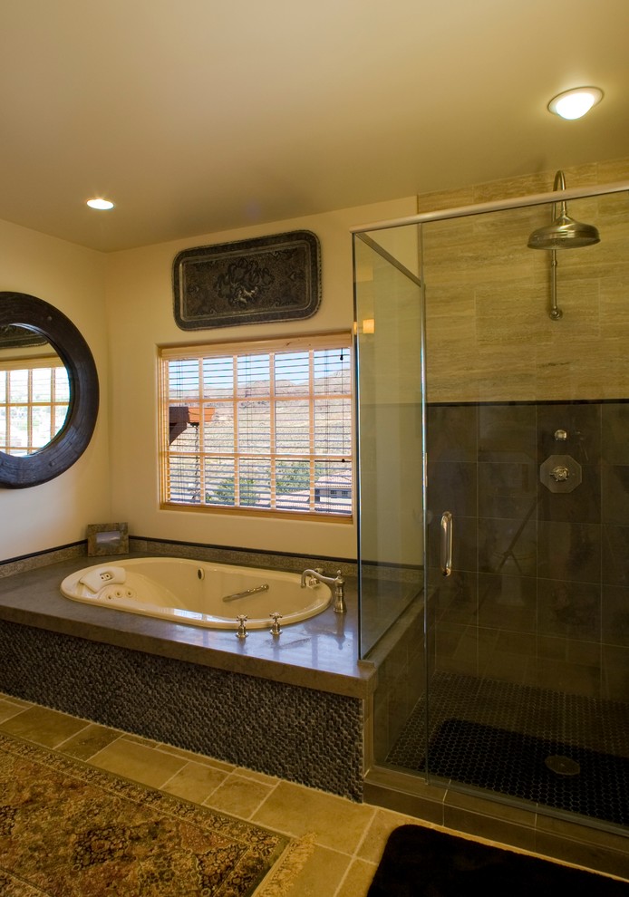 Cette photo montre une salle de bain exotique avec une baignoire posée, WC à poser, un carrelage gris, un carrelage de pierre, un sol en calcaire, un lavabo encastré et un plan de toilette en calcaire.