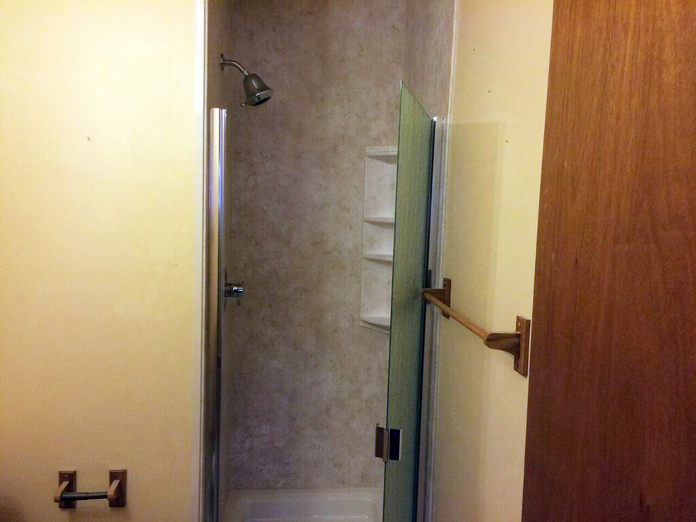 Small classic shower room bathroom in Boston with an alcove shower.