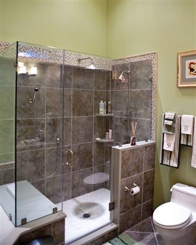 This is an example of a traditional bathroom in Philadelphia.