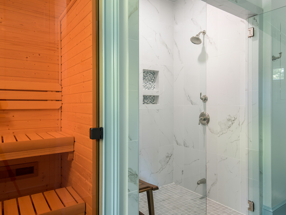 Kleines Maritimes Badezimmer mit Schrankfronten im Shaker-Stil, blauen Schränken, Betonboden, Quarzit-Waschtisch und blauem Boden in Atlanta