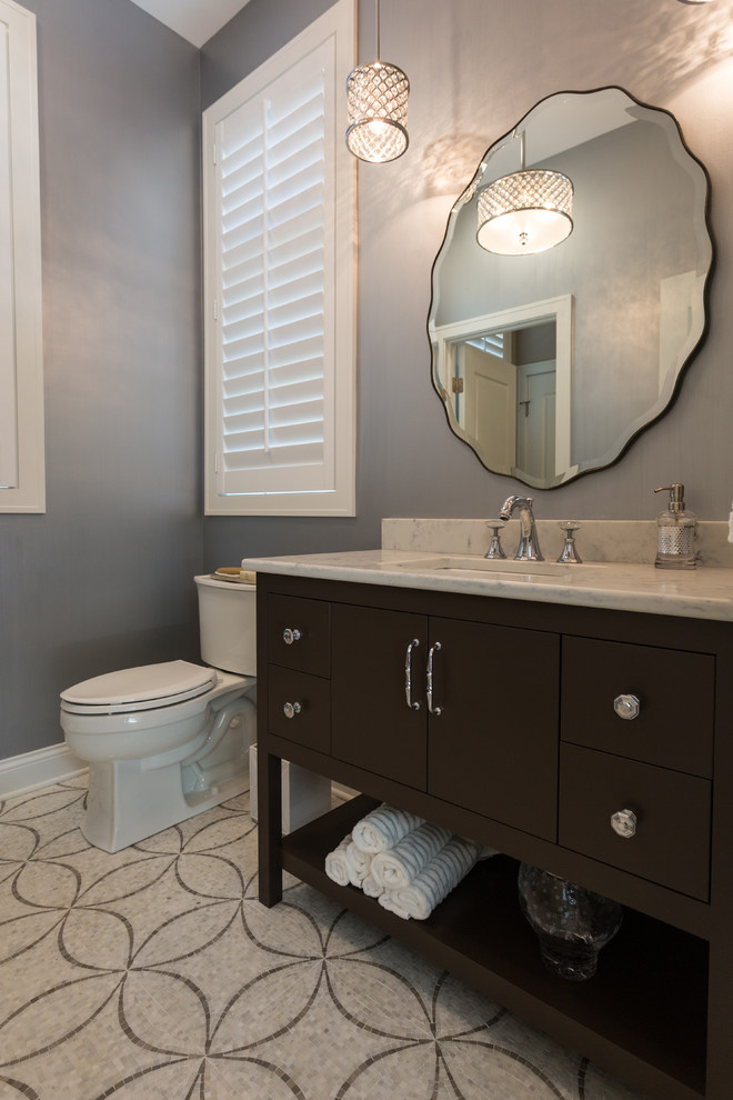 Exemple d'une salle d'eau chic en bois foncé de taille moyenne avec WC séparés, un carrelage noir et blanc, mosaïque, un mur bleu, un sol en carrelage de terre cuite, un lavabo encastré, un placard à porte plane et un plan de toilette en marbre.