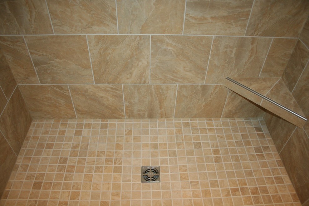 Inspiration pour une salle de bain design en bois brun de taille moyenne avec un lavabo intégré, un placard avec porte à panneau encastré, un plan de toilette en surface solide, WC séparés, un carrelage marron, des carreaux de porcelaine et un mur beige.
