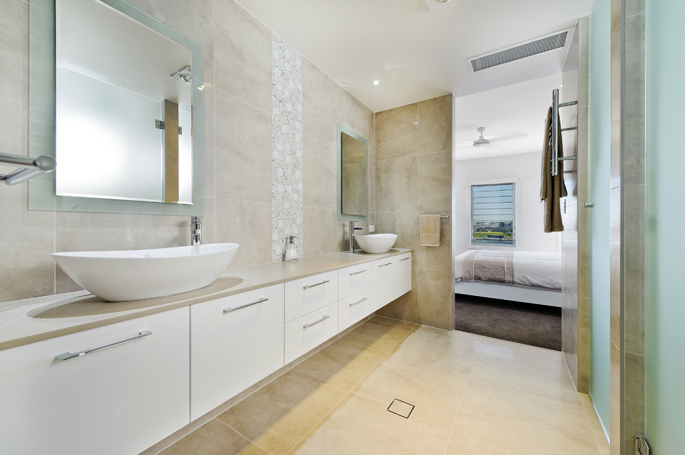 Modernes Badezimmer mit Aufsatzwaschbecken in Sydney