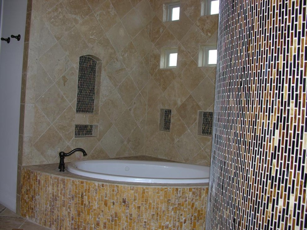 Immagine di una stanza da bagno mediterranea